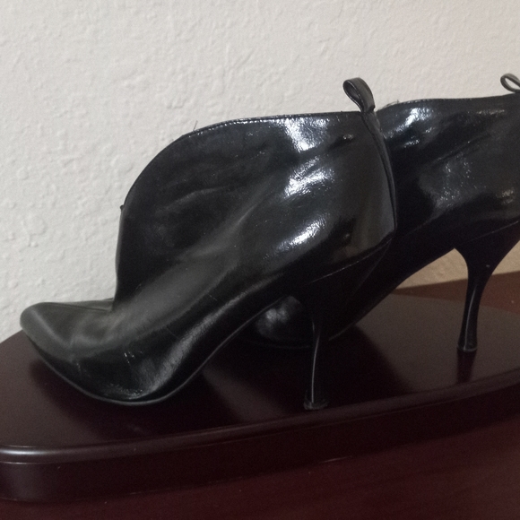 Enzio Angiolini Shoes - Enzo Angiolini brand black patent leather ankle boots, 7 and 1/2 Medium size